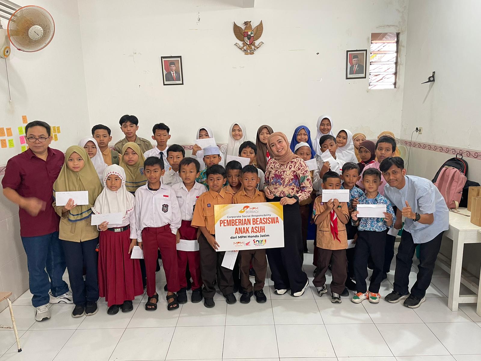 Momen Hari Anak : MPM Honda Jatim Kembali Salurkan Beasiswa untuk Anak Asuh.